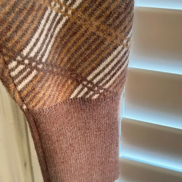 Ann Taylor Sweater - Picture 4 of 12